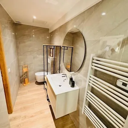 De Nana 4 - Hypercentre, Rue Meynadier, Palais & Plage, Clim, Wifi Apartment *
